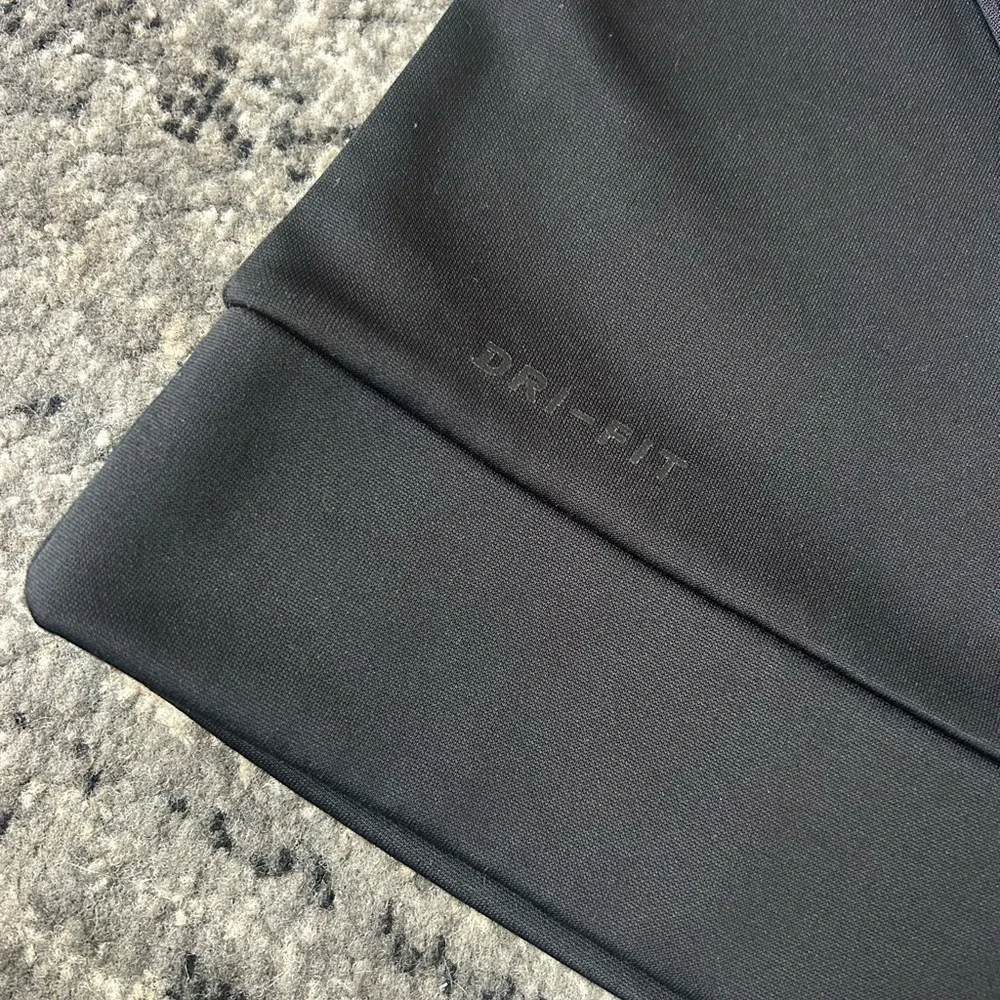 NIKE Dri-Fit Quarter Zip Pull-Over